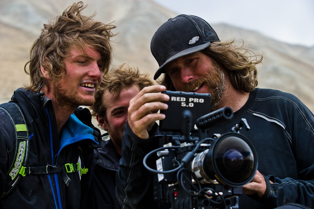 Footage gucken, mitten in Nepal - Foto: Blake Jorgenson/Red Bull Content Pool