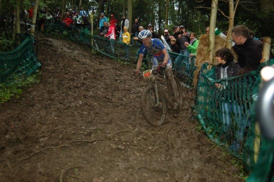 während einen Julie Bresset fährt