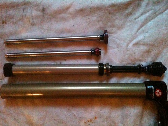 Vergleich Domain Zugstufe(oben) mit Lyrik Zugstufe(unten)