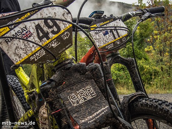 komplett eingesaute Bikes