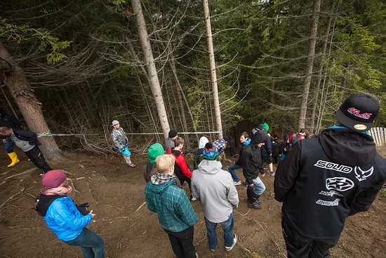 Massenauflauf trotz schlechtem Wetter