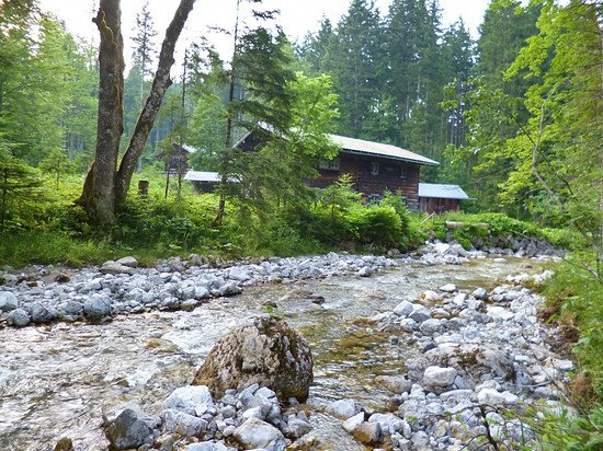 Bütte - Bach mit Hütte