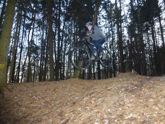 Erste Hardtail Sprünge
