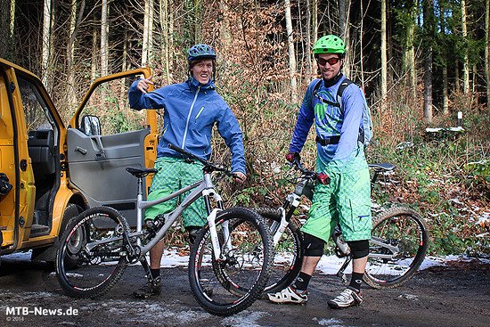 Und dann geht es Los! Das EMANON-Team geht mit den ersten Prototypen des CAN EN auf Testfahrt