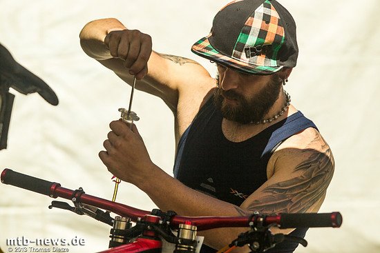 Letzte Wartungsarbeiten am Material.