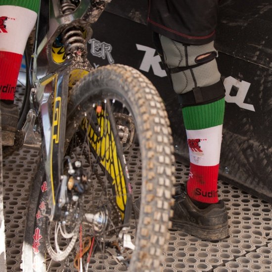 07 Lorenzo Suding - schnelle Strümpfe IXS EDC Leogang 2012