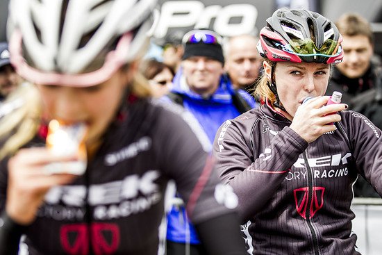 Annie Last mit Asthmaspray