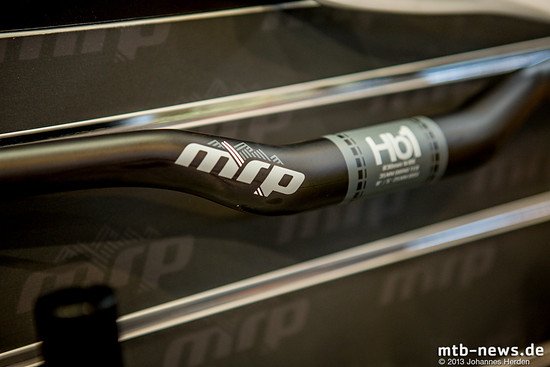 Die 35mm messende Lenkerklemmung scheint sich langsam aber sicher durchzusetzen. Nachdem Easton den neuen Standard gesetzt hatte, ziehen nun Hersteller wie MRP oder auch Race Face nach.