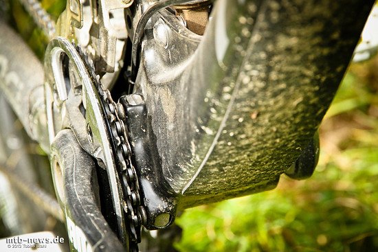 Feines Detail: Die Gewindeeinsätze für die ISCG05-Aufnahme am Innenlager sind austauschbar. So wird das Carbon geschont und Gewicht gespart