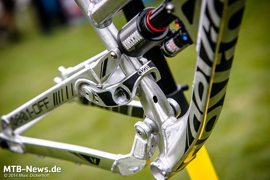 Der Rahmen bietet 165mm Federweg die von einem Vivid Air in Schach gehalten werden.