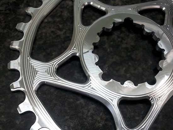 SRAM Spiderless Kettenblatt mit "Narrow-Wide" Profil