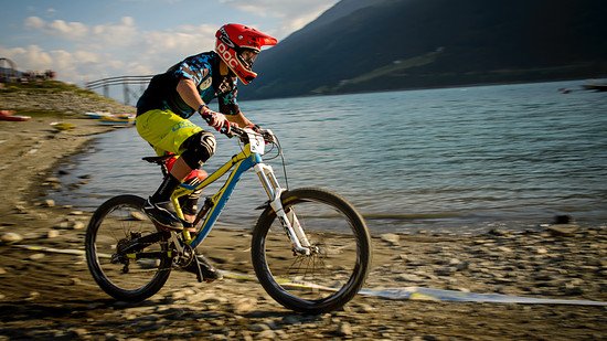 Alutech Trail Force Team-Fahrer Tobi Reiser hatte das Ziel klar vor Augen - Podium: Schon im Prolog legte er die zweitbeste Zeit ab.