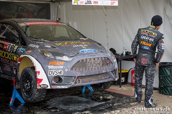 Im Pit: Die Räder wurden vor dem Finale noch einmal gewartet