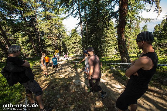 Immer im Wechsel: High-Speed-Sektionen und Steilstücke