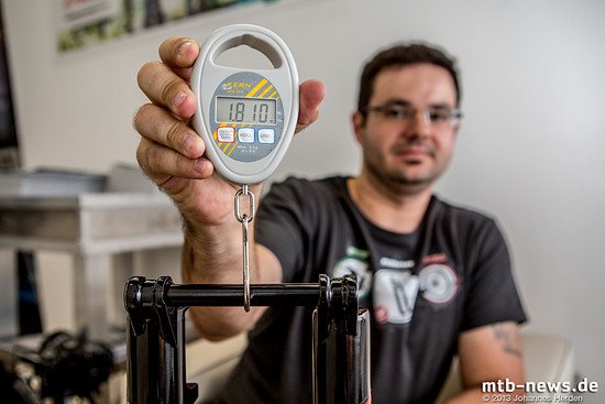Die 29"-Version der Gabel bringt mit 15mm Steckachse und bei 140mm Federweg 1.810g auf die Waage