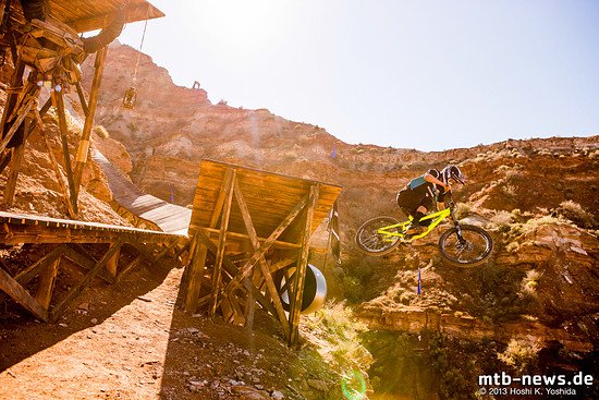 Brendan Howey nimmt den mittleren Drop des Oakley Sender-Konstruktesa