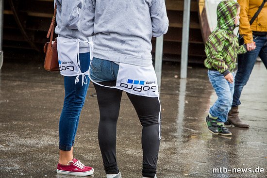 d ..."dafür musst du nur dieses Leibchen tragen!"