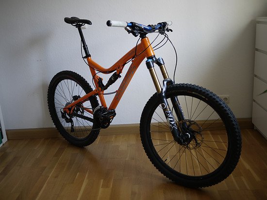 Santa Cruz Blur LT Müllauto Custom