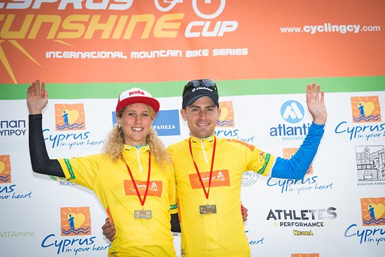 Die neuen Gesamtführenden (Jolanda Neff und Fabian Giger, beide Giant XC Pro Team) - Foto by Kuestenbrueck