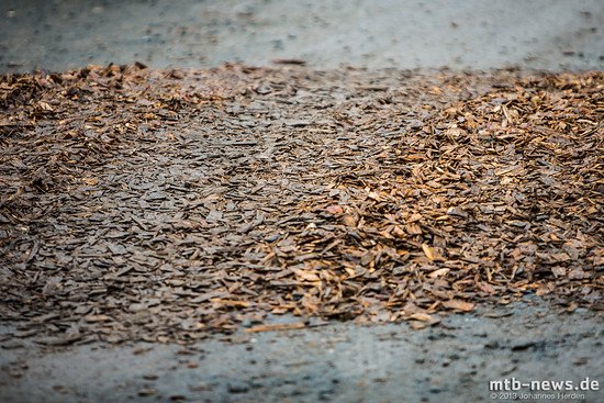 Aufgefüllte Pfützen: Der Aufbau der Stände gestaltete sich...