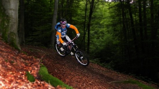 Riding Scratch on Flowtrail2