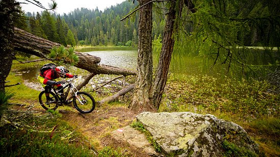 Beding durch drei Stürze auf Stage 2 von Tobi Reiser war ihm sein Bruder Markus dicht auf den Fersen.