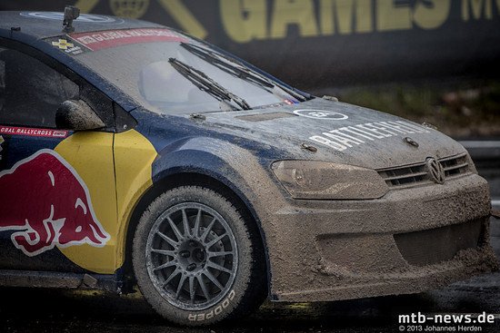 Schmutzfänger: Die Schnauze von Mattias Ekströms Golf.