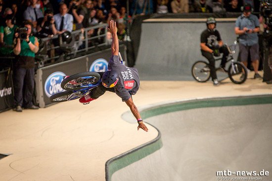 Daniel Sandoval tut es ihm nach: Tuck Air