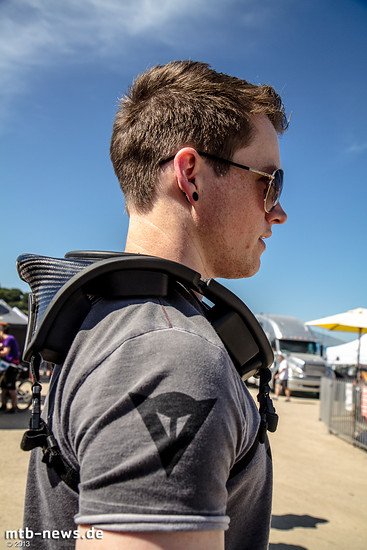 Dainese Hybrid Neck Brace - Seitenansicht