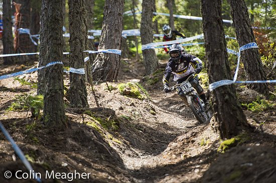 Lorenzo Suding lässt es laufen. Die Wetterverhältnisse sind die Woche über wechselhaft gewesen - hier scheint die Sonne