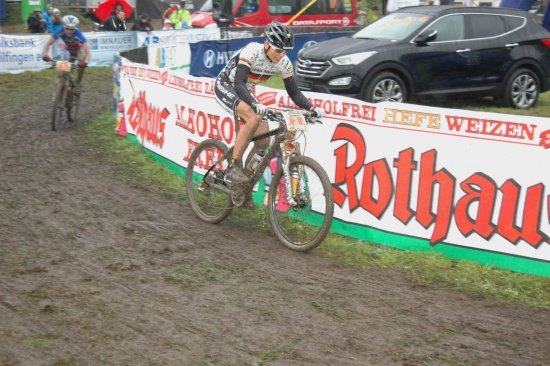 Sabine Spitz vor Julie Bresset in der ersten Runde