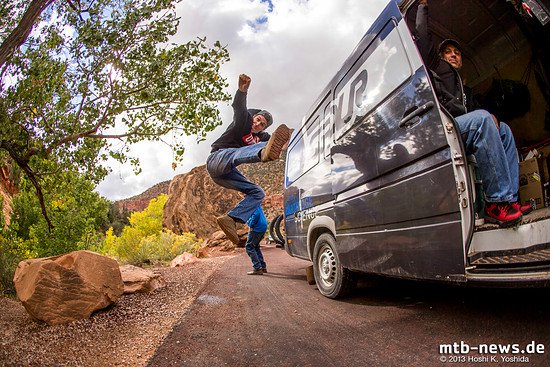 ...und James Doerfling wärmt sich schonmal auf