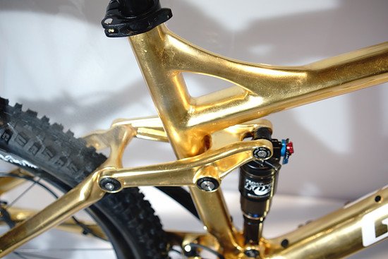 Endlich ein Rahmen, der zu Kashima passt