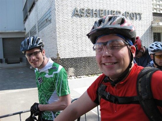 Die Anspannung am Start steht uns ins Gesicht geschrieben...