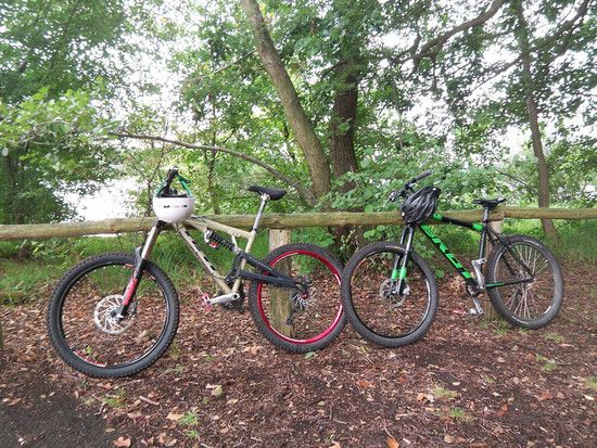 YETI AS-X und Brotcycles 307-R Hekate united on trail!
