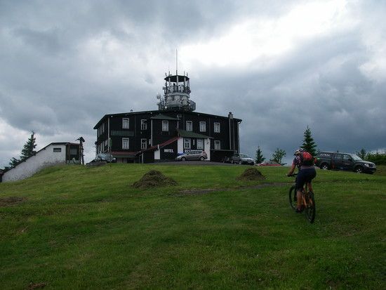 Auffahrt zum böhmischen Plessberg -einer der 1000er im Erzgebirge