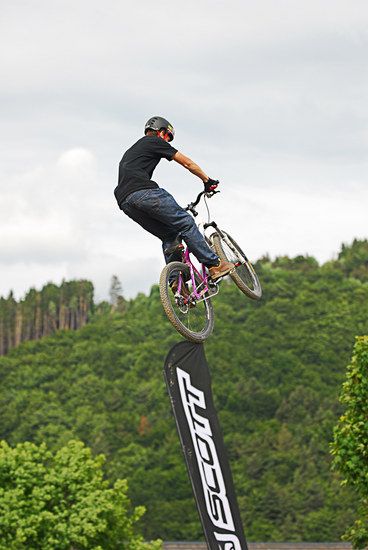 Balanceakt auf der Fahne