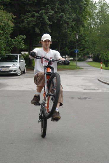 Wheelie01