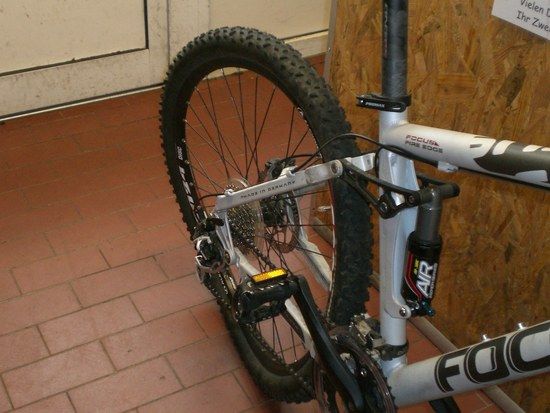 2mon alt gewesen und von auto mitgenommen worden 