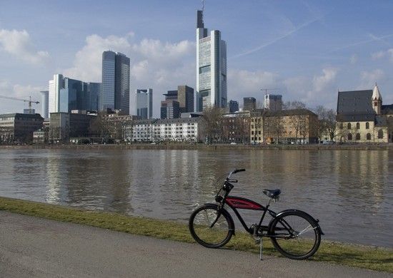 Felt Sunliner vor Skyline