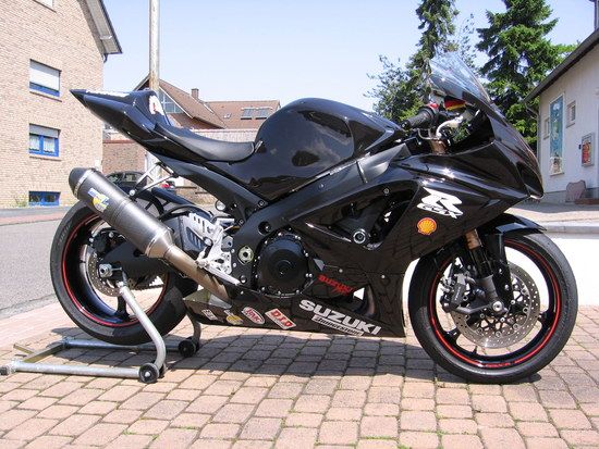 Suzuki 1000 K7