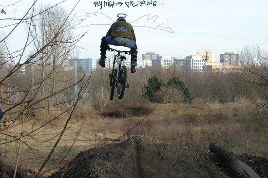 O-Kippe selbsgebauter Short DH Track mitten in der City