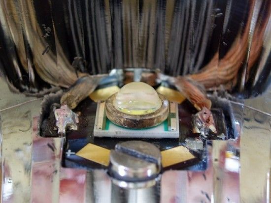 Frontansicht in den Reflektor mit dem Cree Chip