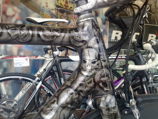 Red Bull Carbon SL 4000 Costummade mit Airbrush 1