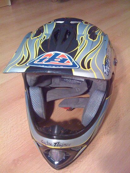 Troy Lee D2 Blue Flames am Tage jetze auf Ebay