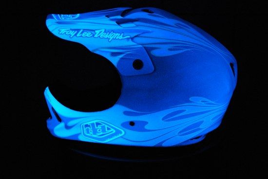 Und so sieht er bei Nacht aus und zwar ohne Schwarzlicht !!! Jetzt auf Ebay :)