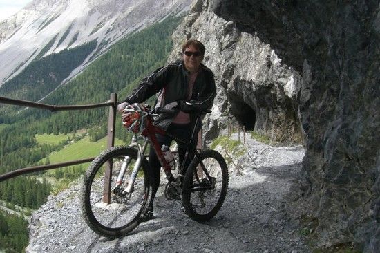 j Val D`Uina Schlucht
