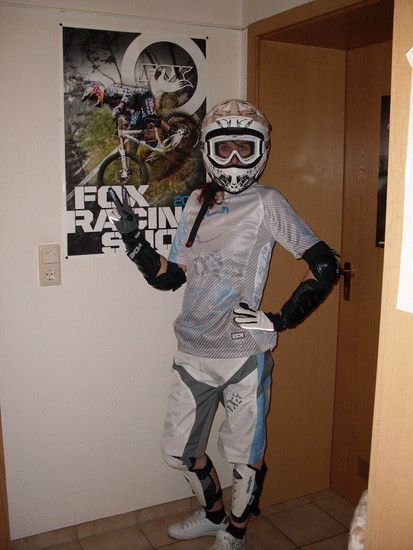 Neues Outfit - Kleine Frau mit großen Kopf :D
