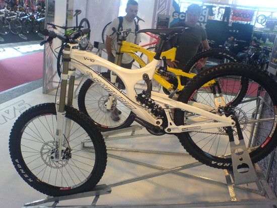 Santa Cruz V10