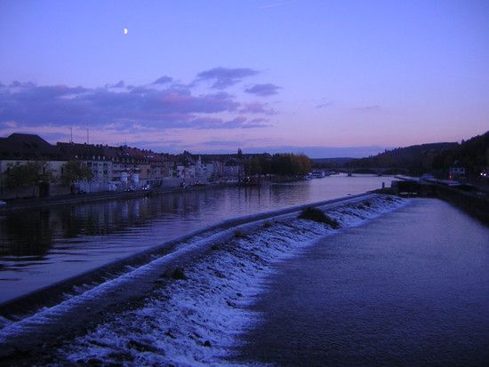 Blick von &quot;Alte Mainbrücke&quot; auf den Main (Würzburg)